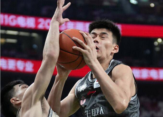 本赛季，基维奥尔代表阿森纳出战了13场比赛，最近的4场比赛他有2次首发出战。
