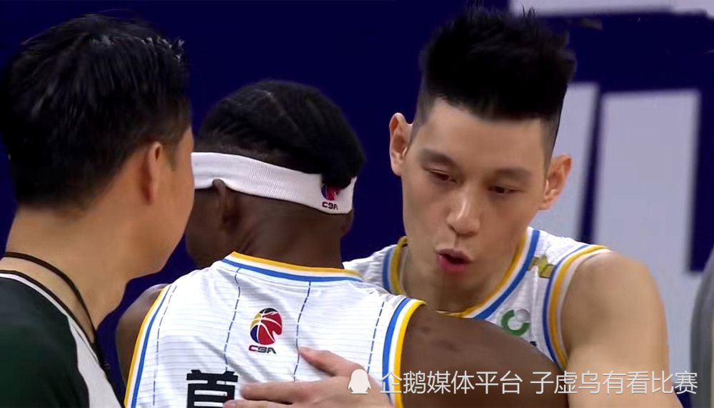 还是第48分钟，卢克-肖左路传中，B费头球攻门顶高了。